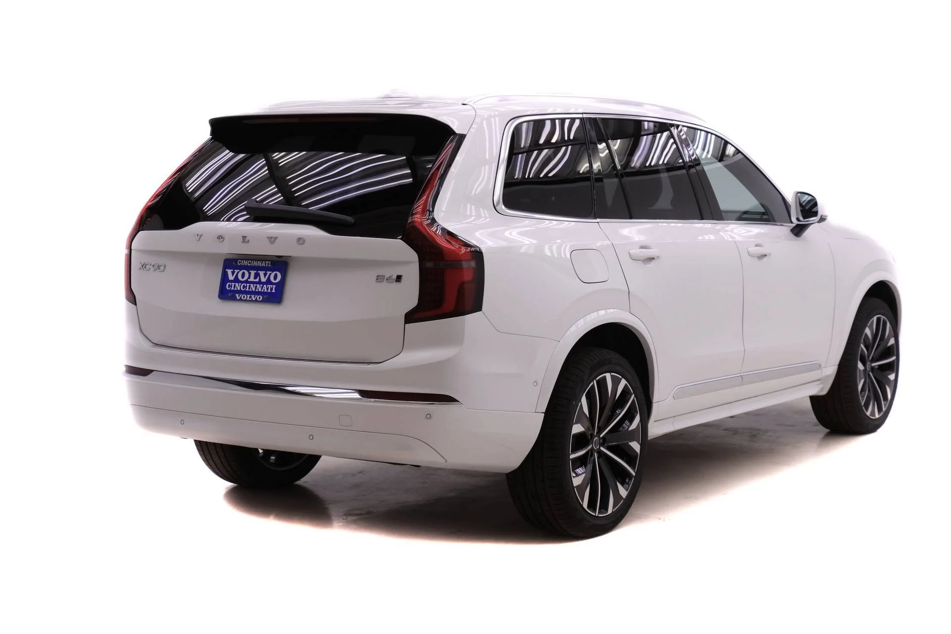 New 2026 Crystal White Volvo Plus image 4
