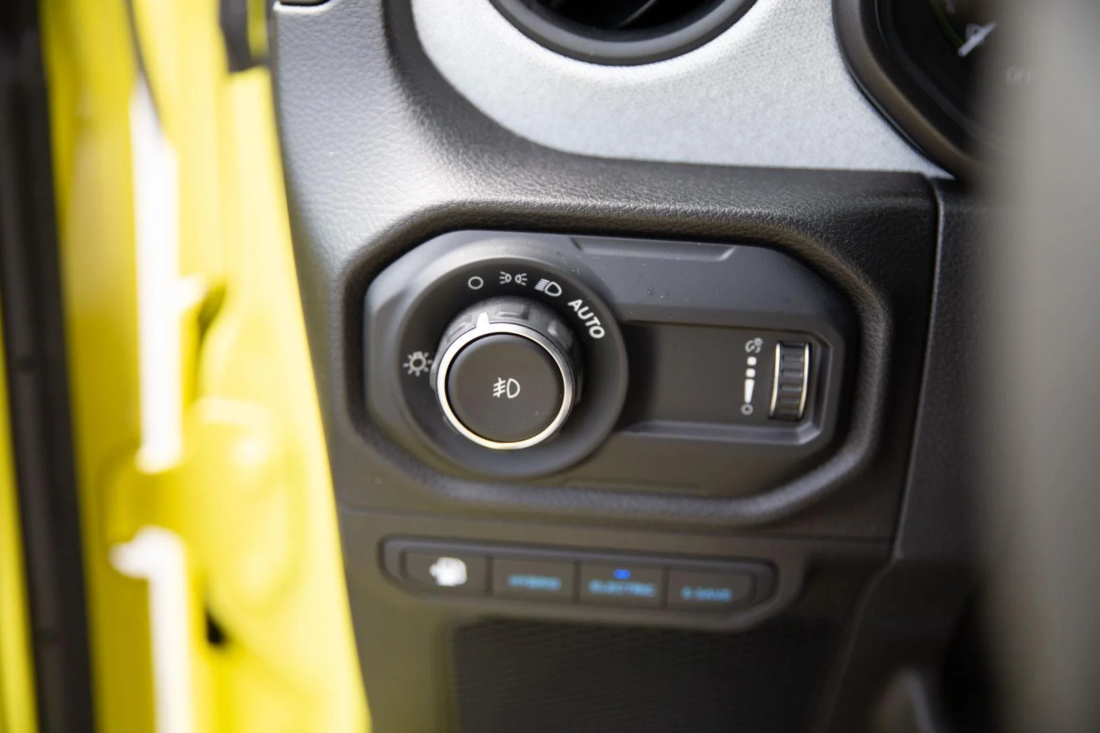 Used 2024 High Velocity Clearcoat Jeep Sport S image 18