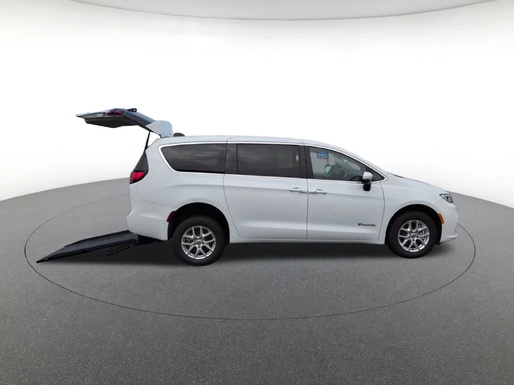 2023 Chrysler Pacifica