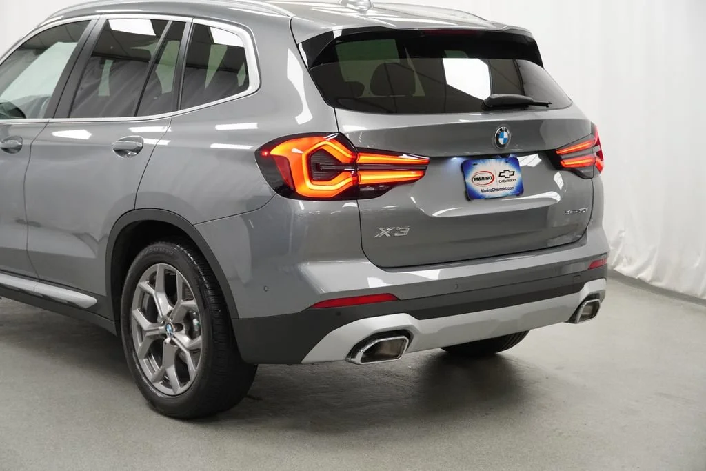 Used 2024 Gray BMW xDrive30i image 40