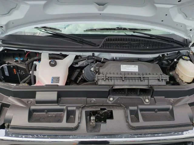 New 2025 Summit White GMC 1WT image 24