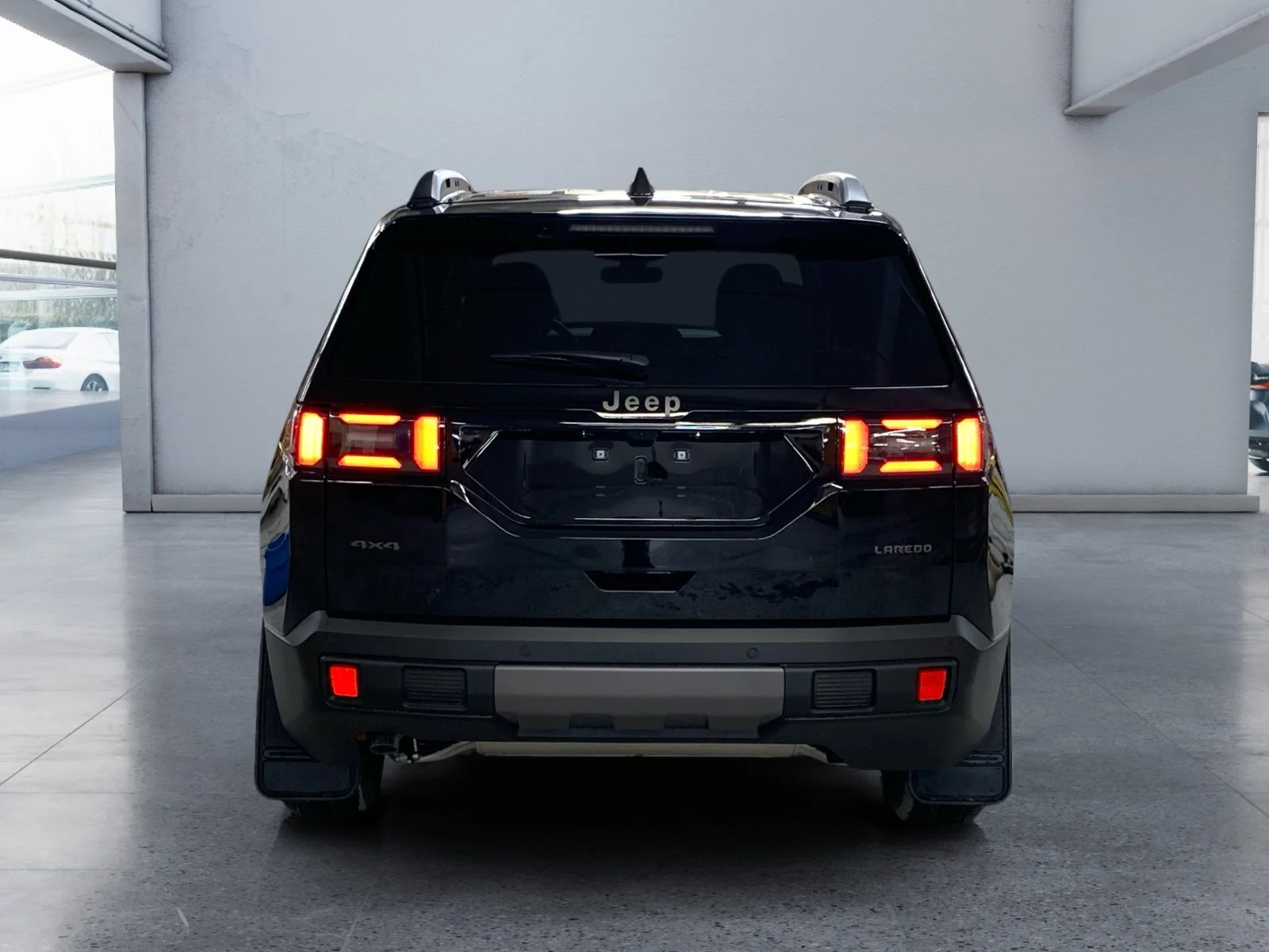 New 2026 Diamond Black Crystal Pearl Jeep Laredo image 4
