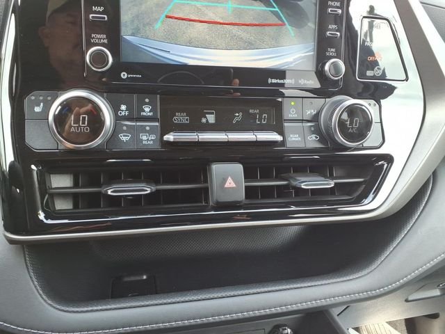 Used 2022  Toyota XLE image 19