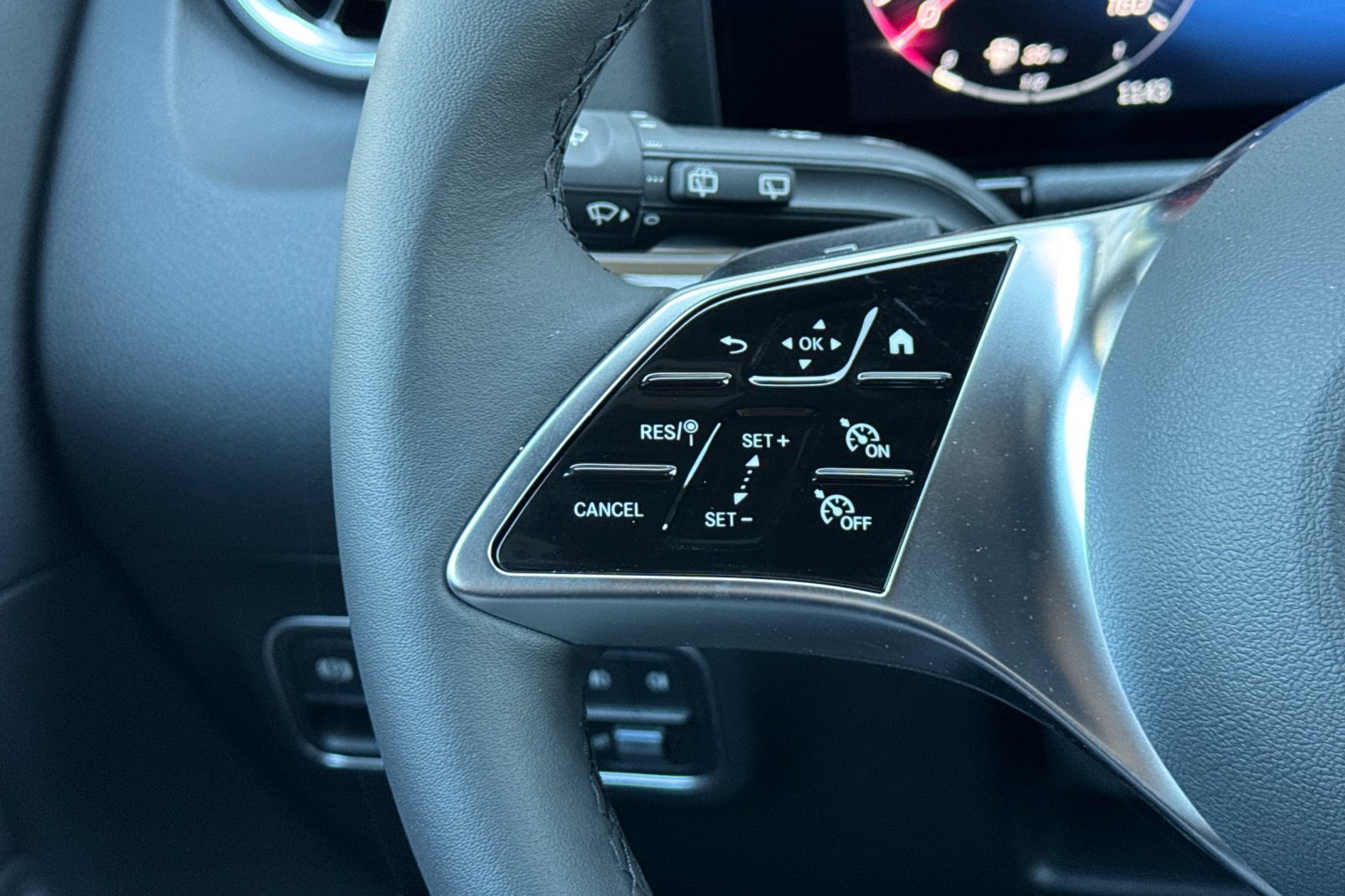New 2026 Polar White Mercedes-Benz GLA 250 image 25