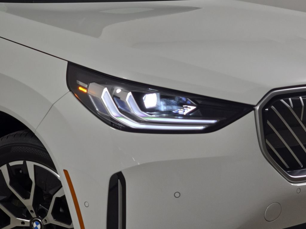 Used 2026 Alpine White BMW 30 xDrive image 35