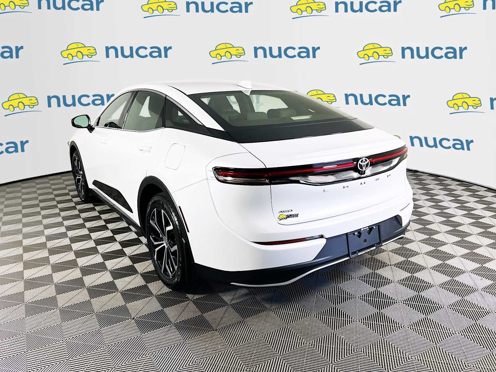 Used 2023 Oxygen White Toyota XLE image 5