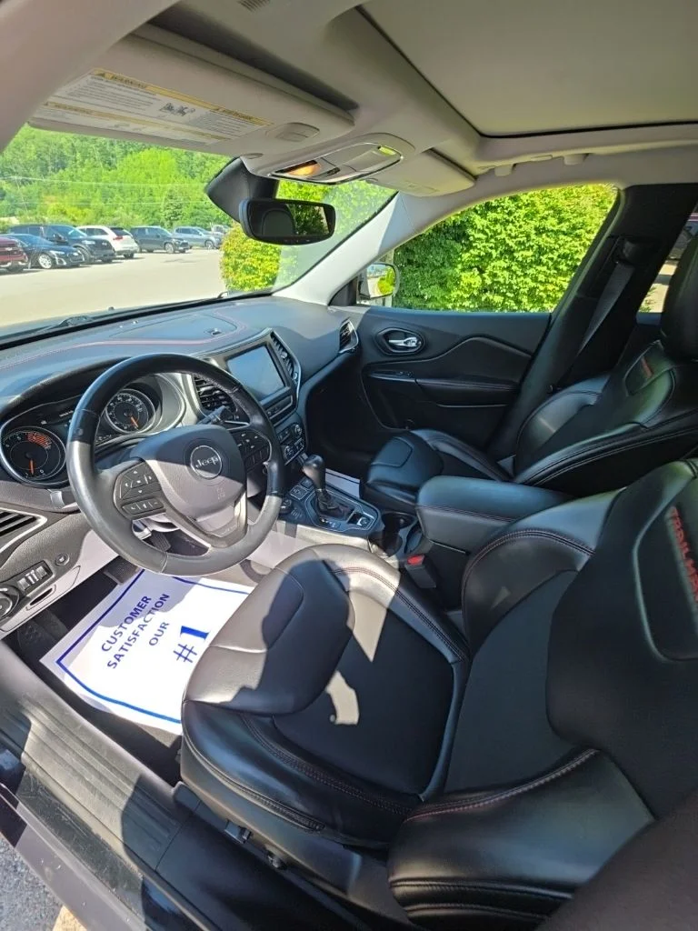 Used 2019 Diamond Black Jeep Trailhawk image 30