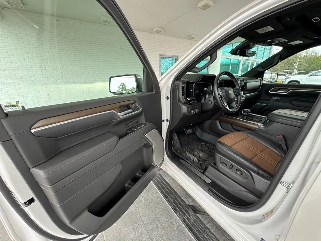 Used 2025 Beige Chevrolet High Country image 11