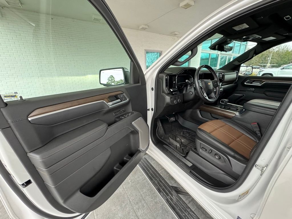 Used 2025 Beige Chevrolet High Country image 11