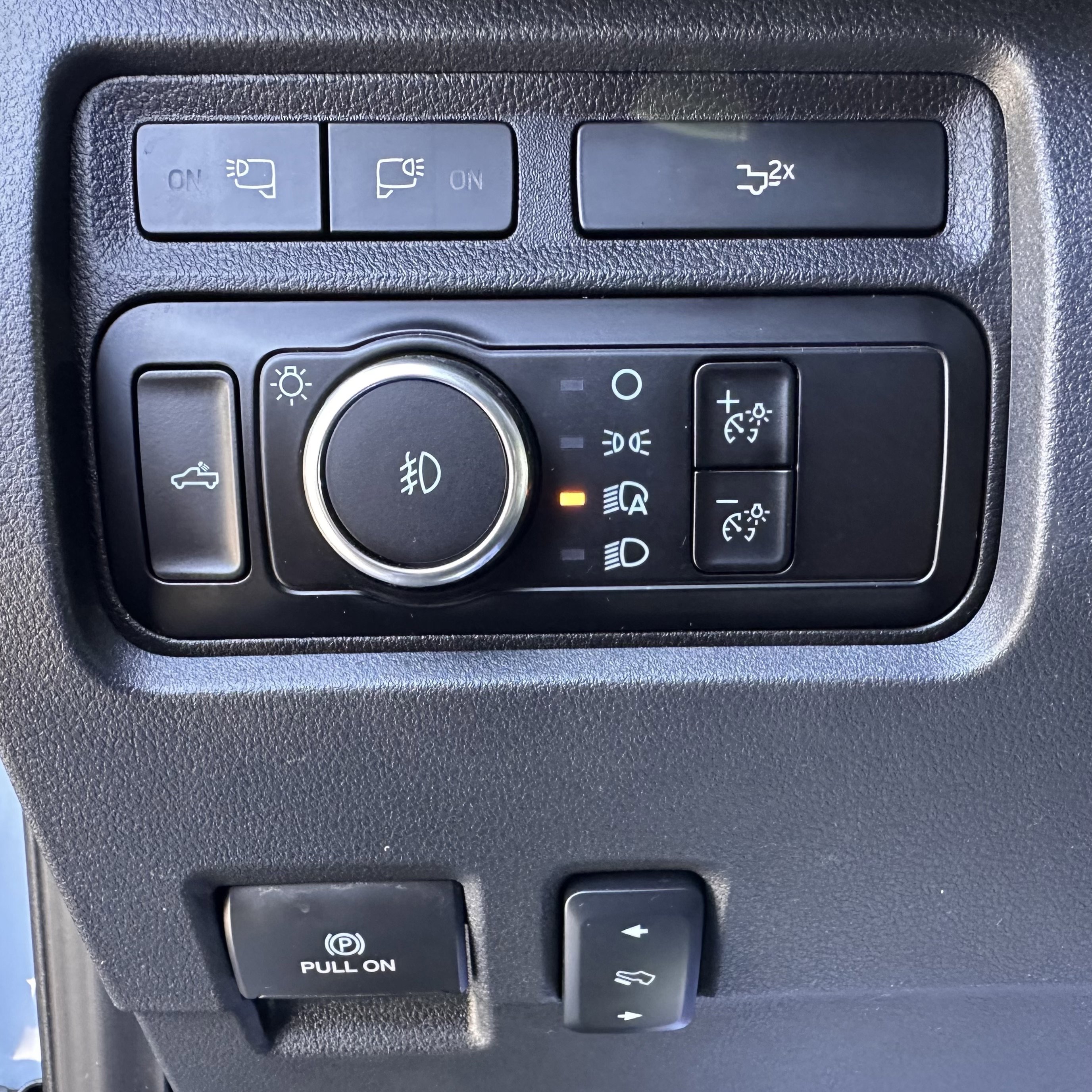 Certified Used 2024 Glacier Gray Metallic Ford LARIAT image 18