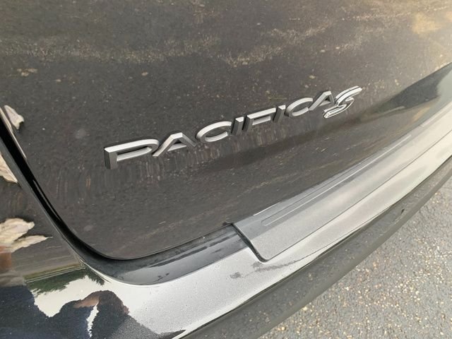 Used 2026 Black Chrysler Limited image 4