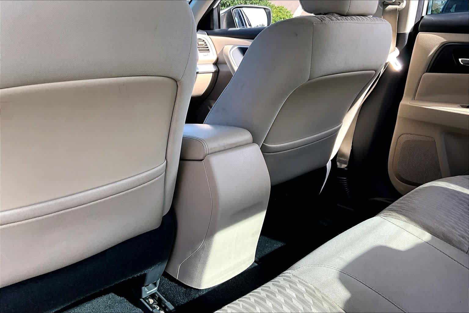 Used 2017 Glacier White Nissan 2.5 S image 34