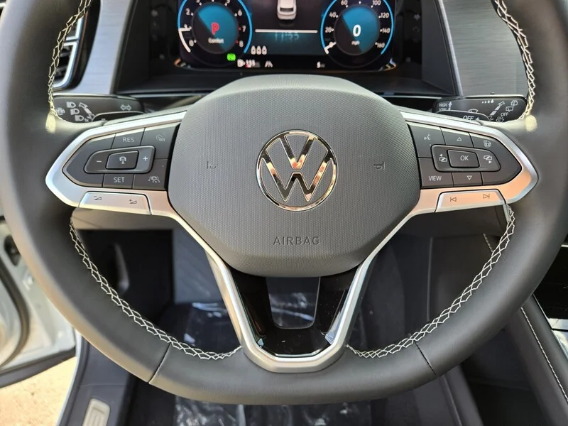 New 2025 White Volkswagen 2.0T SE w/Technology image 10
