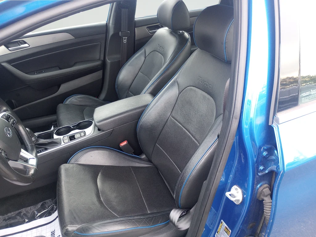 Used 2018 Blue Hyundai Limited image 10