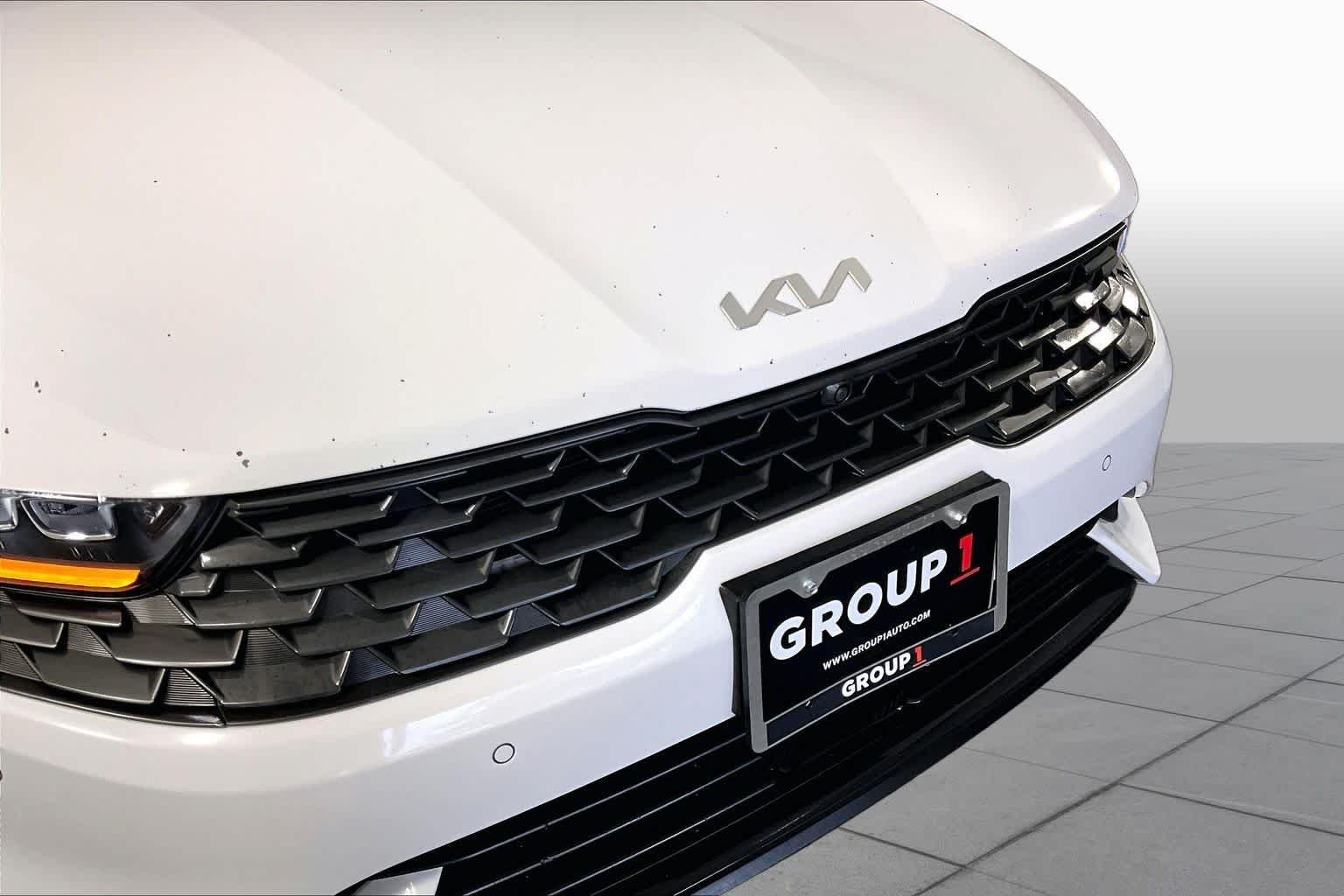 Used 2022 Glacial White Pearl Kia EX image 27
