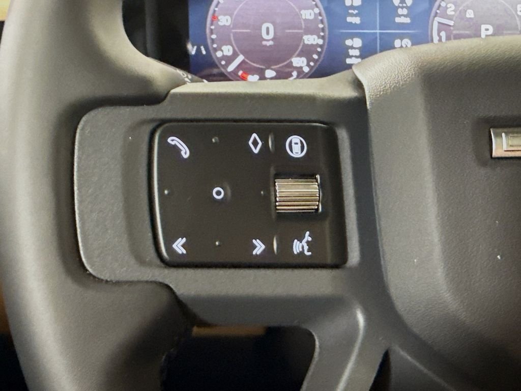 New 2026 Woolstone Green Land Rover X-Dynamic SE image 12