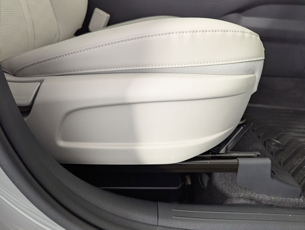 New 2026 Wolf Gray Kia S image 37