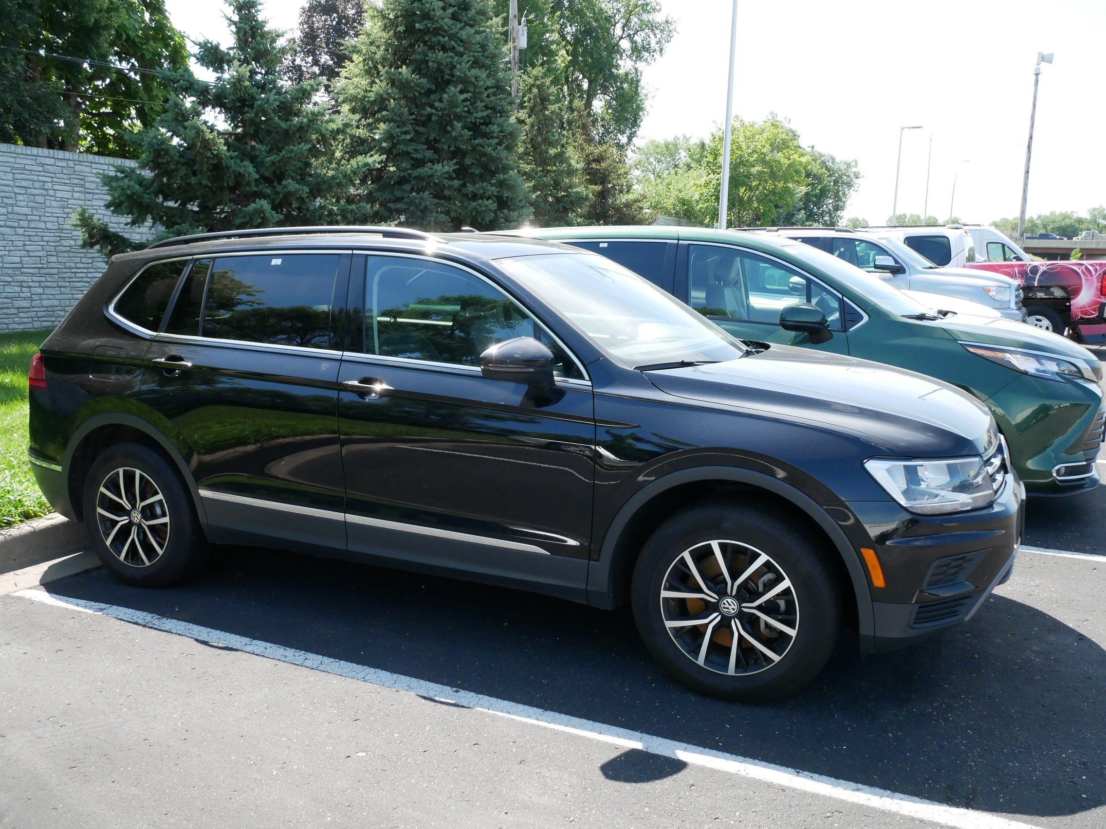 Used 2021 Deep Black Pearl Volkswagen SE image 3