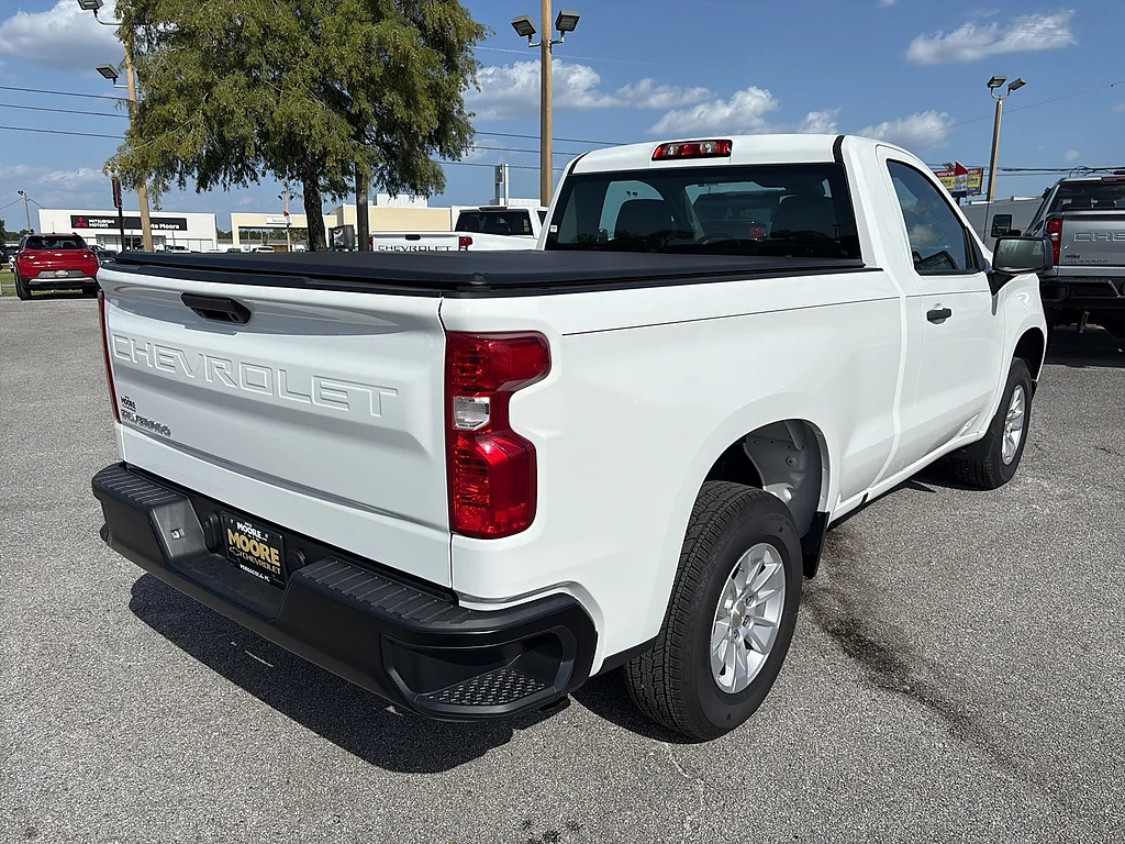 Used 2025 Summit White Chevrolet  image 5