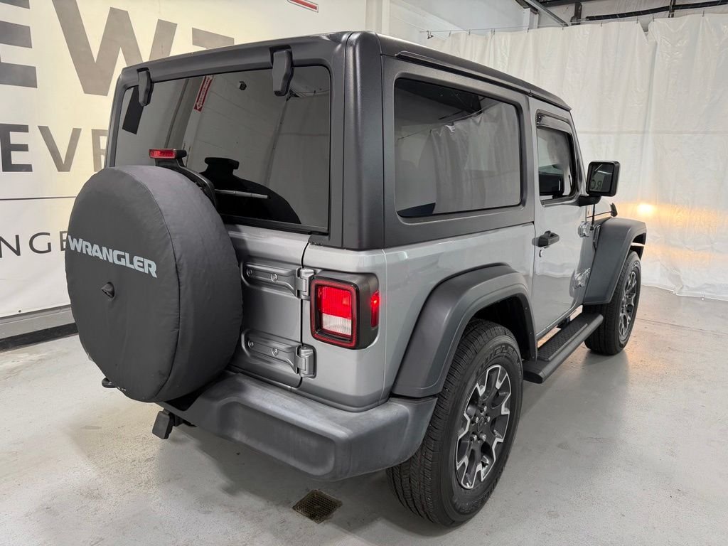 Used 2018 Silver Jeep Sport S image 31