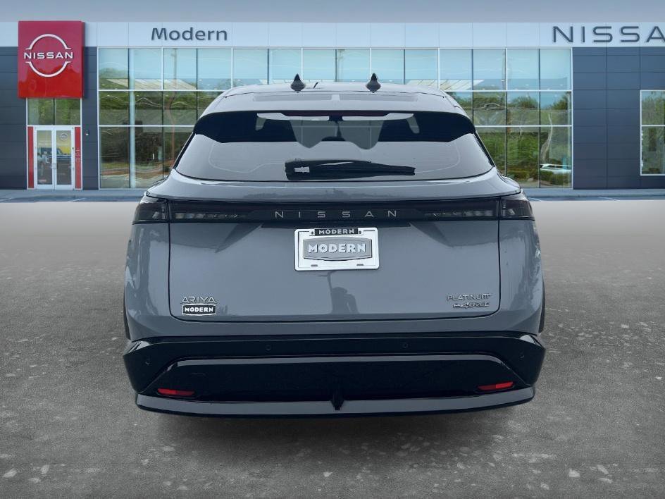Used 2024 Boulder Gray Pearl/Black Diamond Pearl Nissan PLATINUM+ image 6