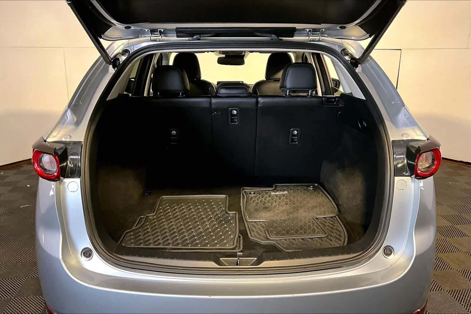 Used 2021 Sonic Silver Metallic Mazda Touring image 36
