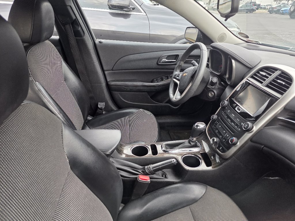 Used 2015 Champagne Silver Metallic Chevrolet LT image 5