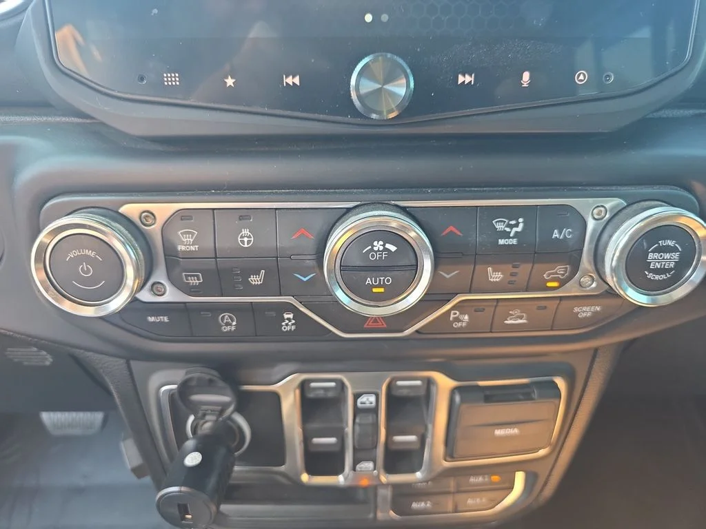 Used 2020 Bright White Clearcoat Jeep Overland image 17