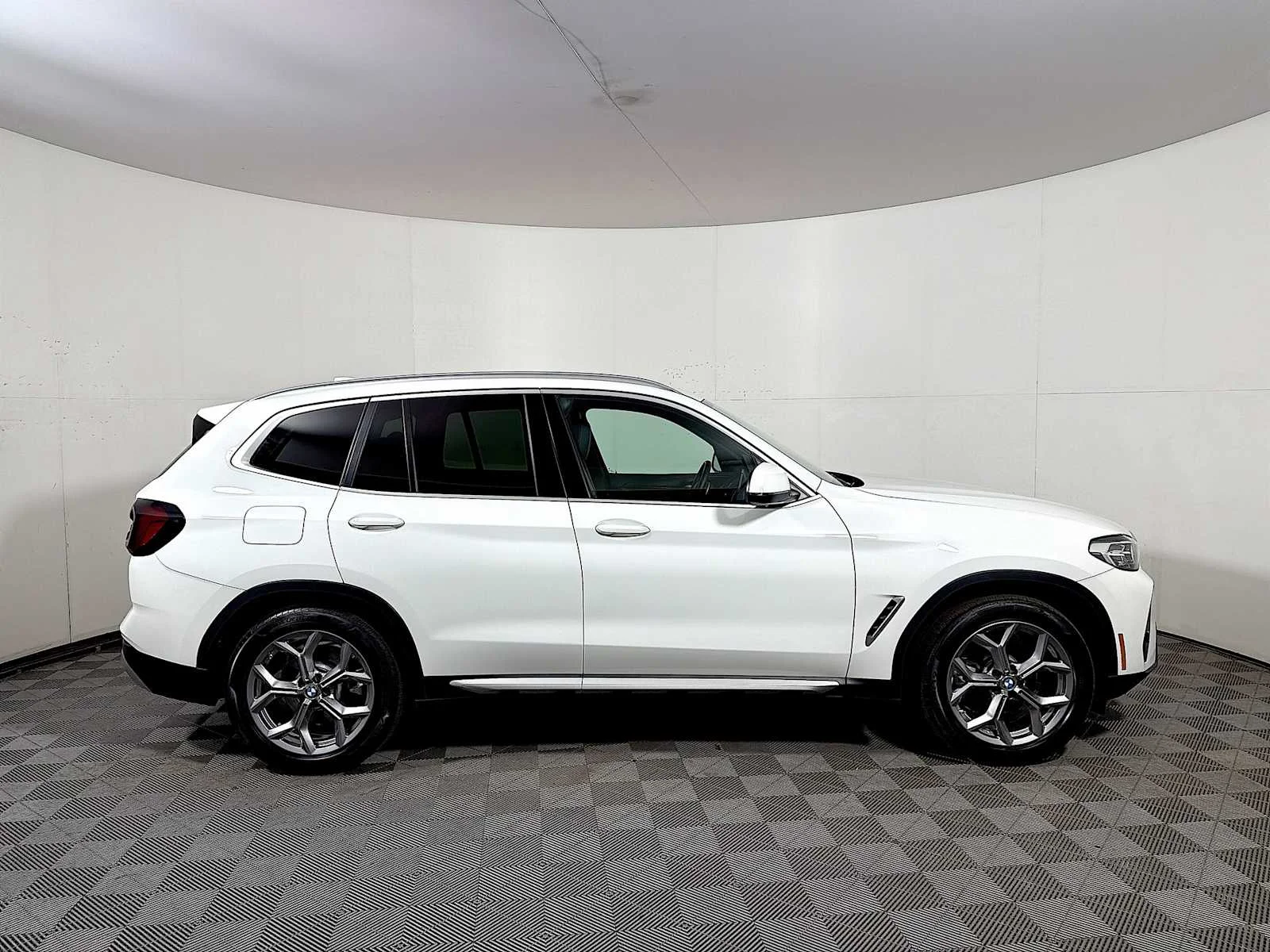 Certified Used 2024 Alpine White BMW xDrive30i image 7
