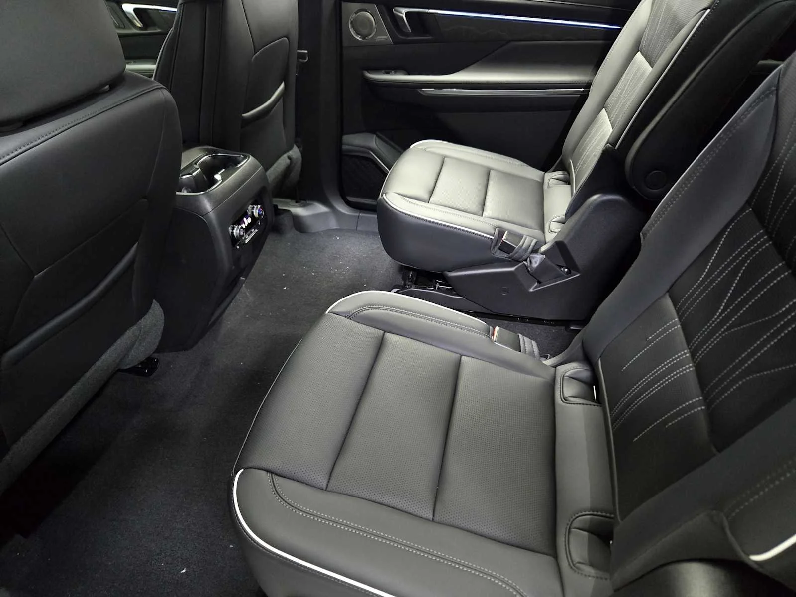New 2027 Ebony Twilight Metallic Buick Avenir image 18