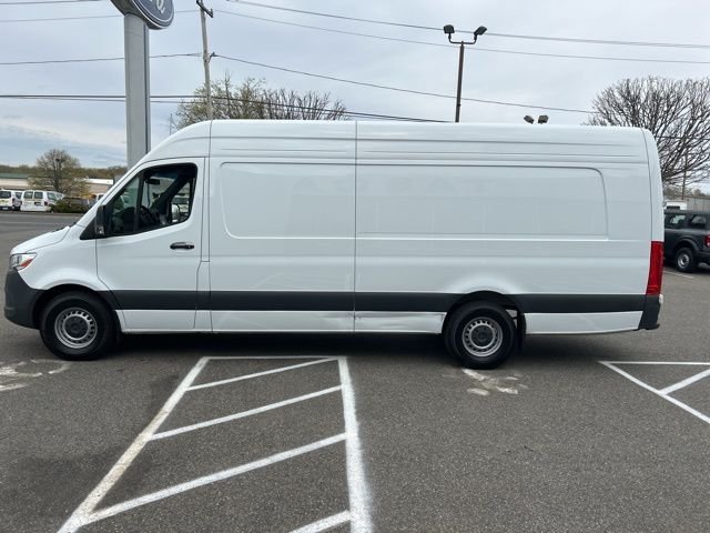 Used 2024 White Mercedes-Benz Cargo 170 WB image 4