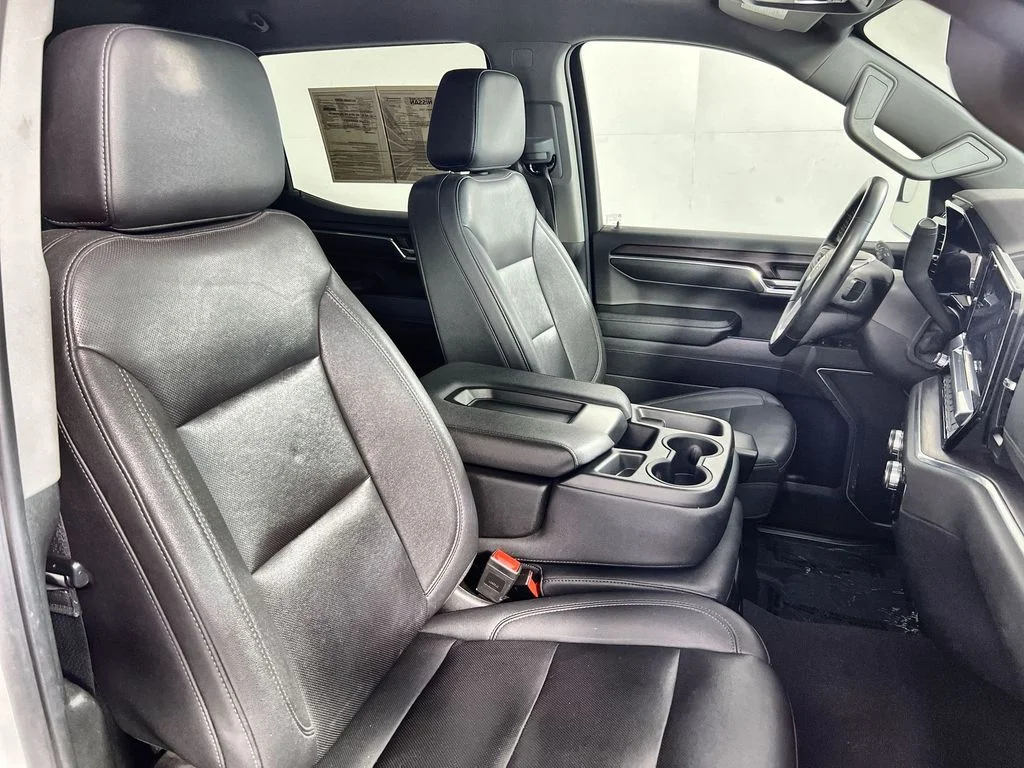 Used 2024 White GMC SLT image 25
