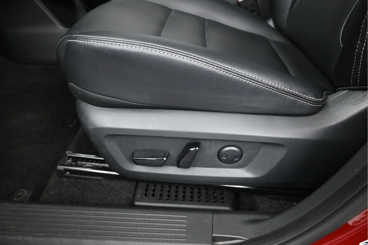 Certified Used 2023 Scarlet Ember Tintcoat Nissan SL image 10
