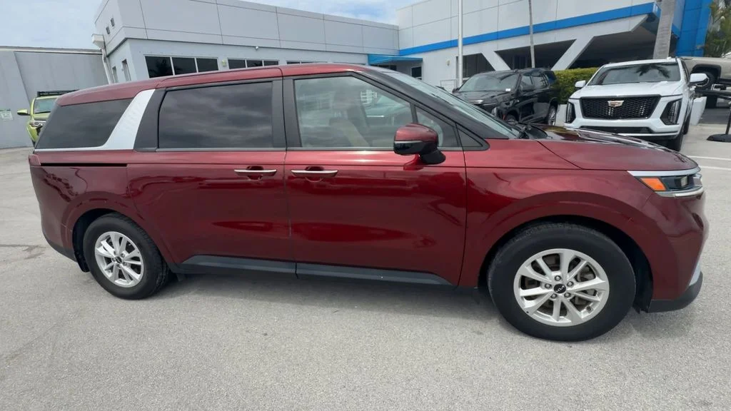 Used 2024 Red Kia LX image 9