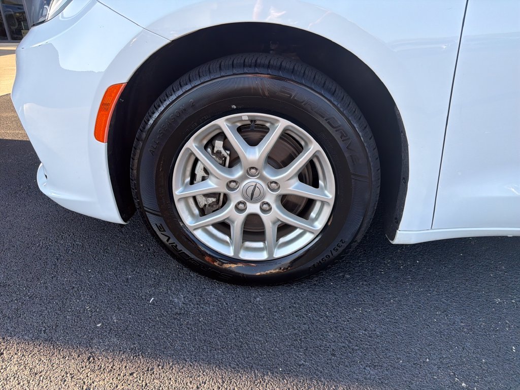 Used 2024 White Chrysler Touring L image 9