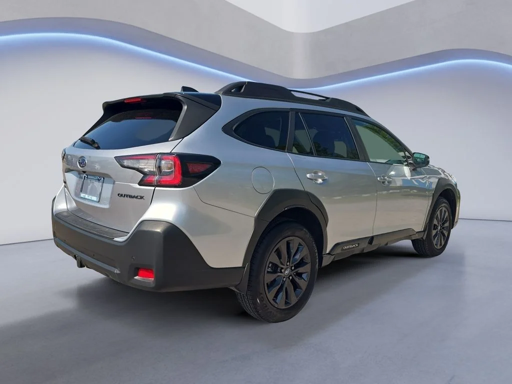 Used 2025 Ice Silver Metallic Subaru Onyx Edition image 6