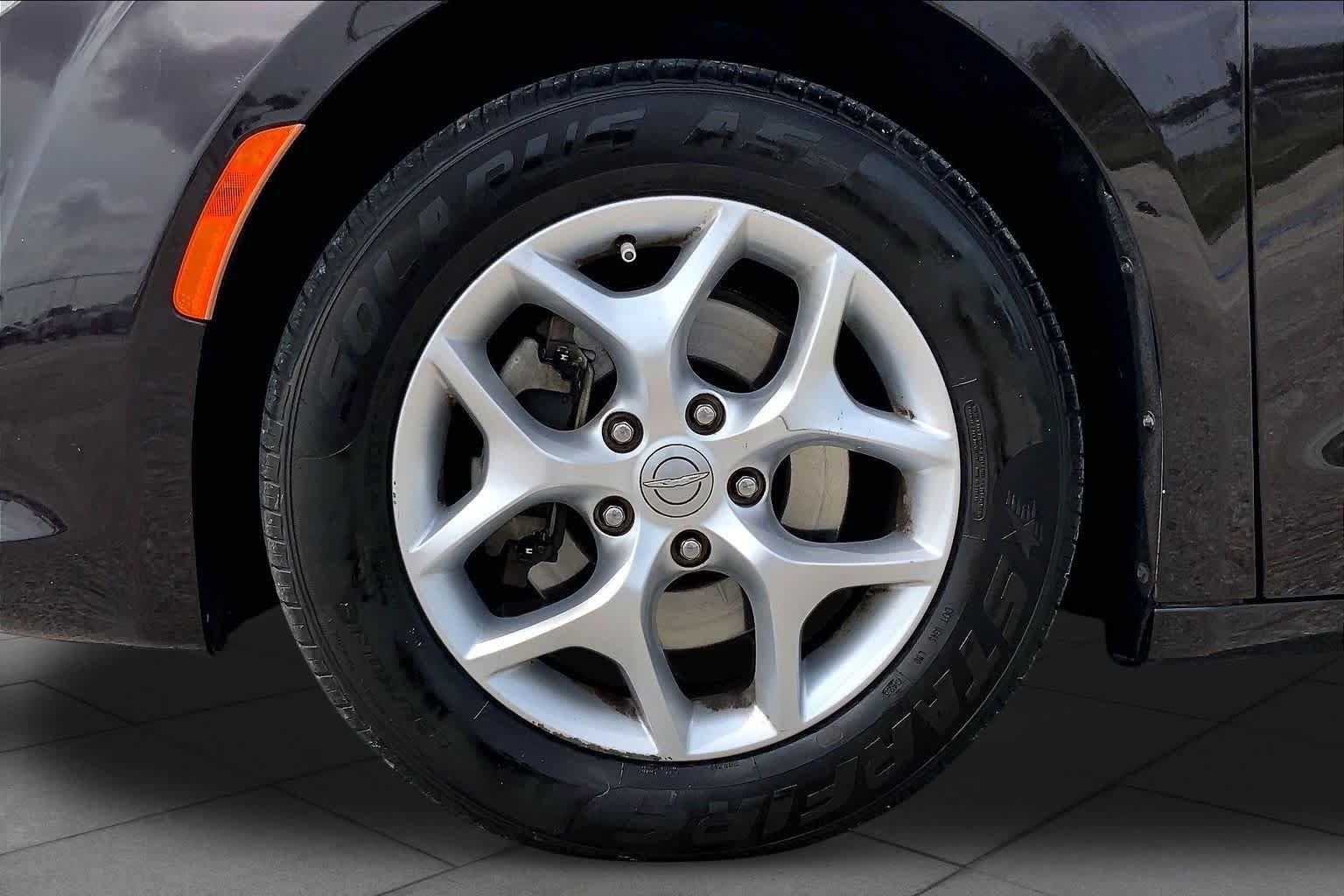 Used 2017 Dark Cordovan Pearlcoat Chrysler Touring-L Plus image 11