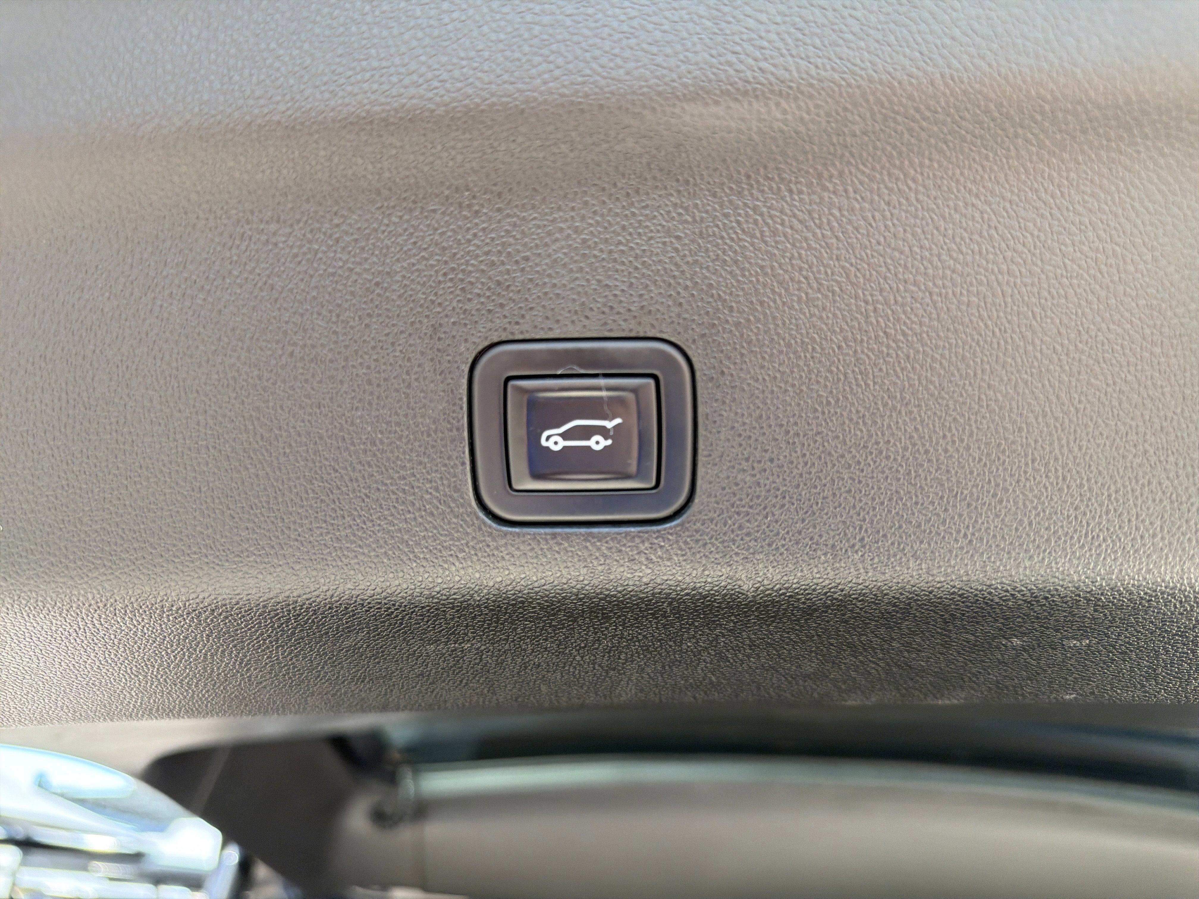 Used 2024 Midnight Blue Metallic GMC SLT image 10