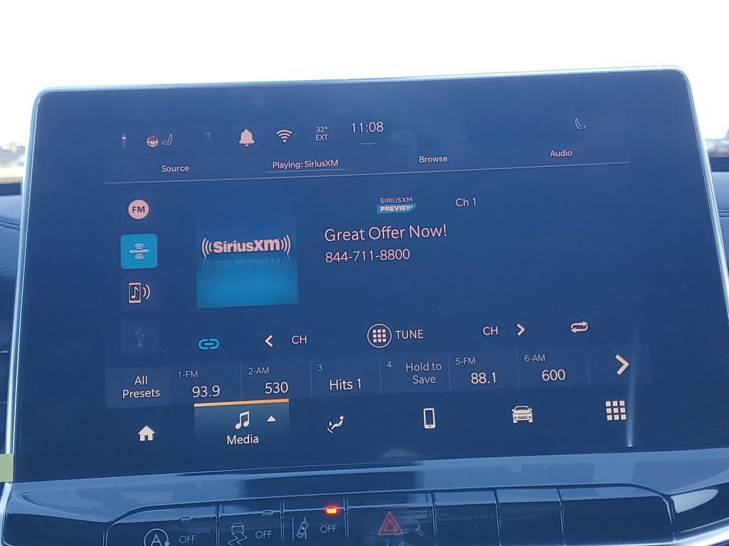 New 2026 Hydro Blue Pearlcoat Jeep Latitude image 25