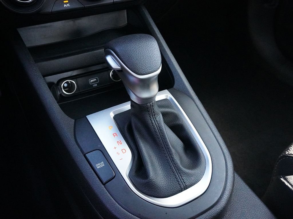 Used 2023 White Kia LXS image 46