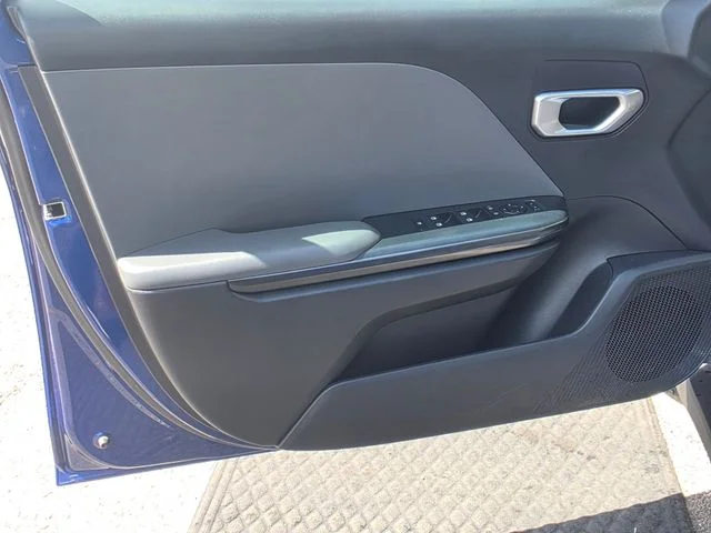 2025 Kia K4 LXS - Photo 13
