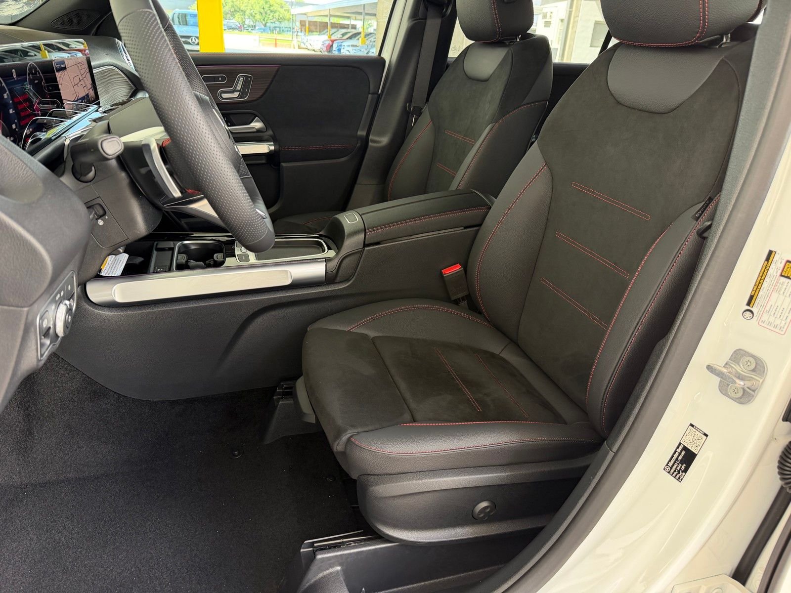 New 2026 Polar White Mercedes-Benz GLB 250 image 14