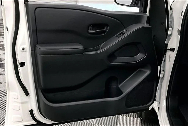 New 2026 Glacier White Nissan S image 32
