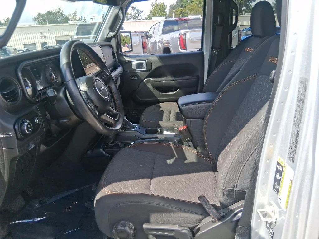 Used 2024 Silver Jeep Mojave image 11