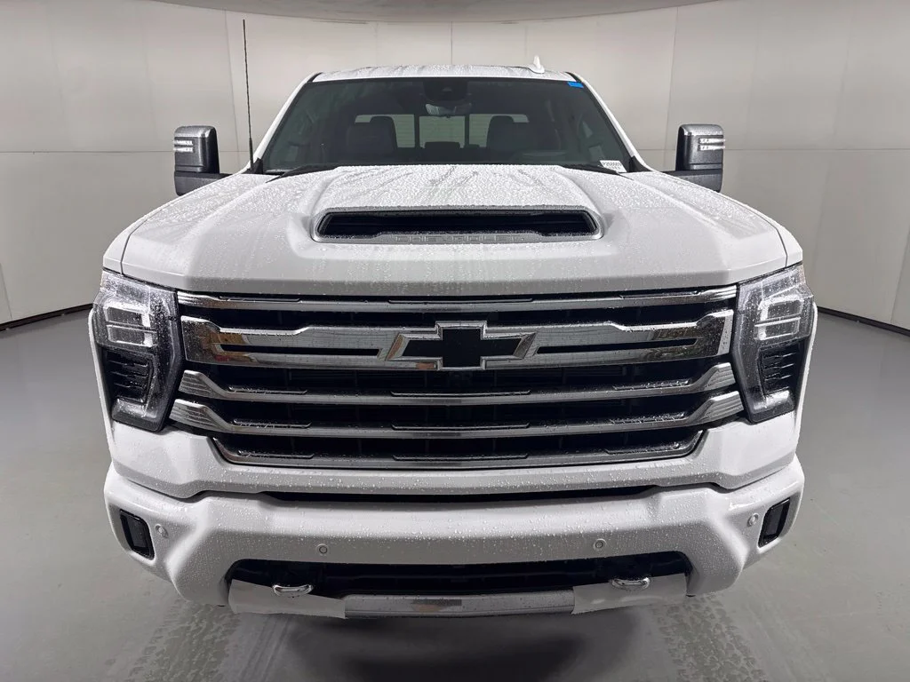 New 2026 Summit White Chevrolet High Country image 4