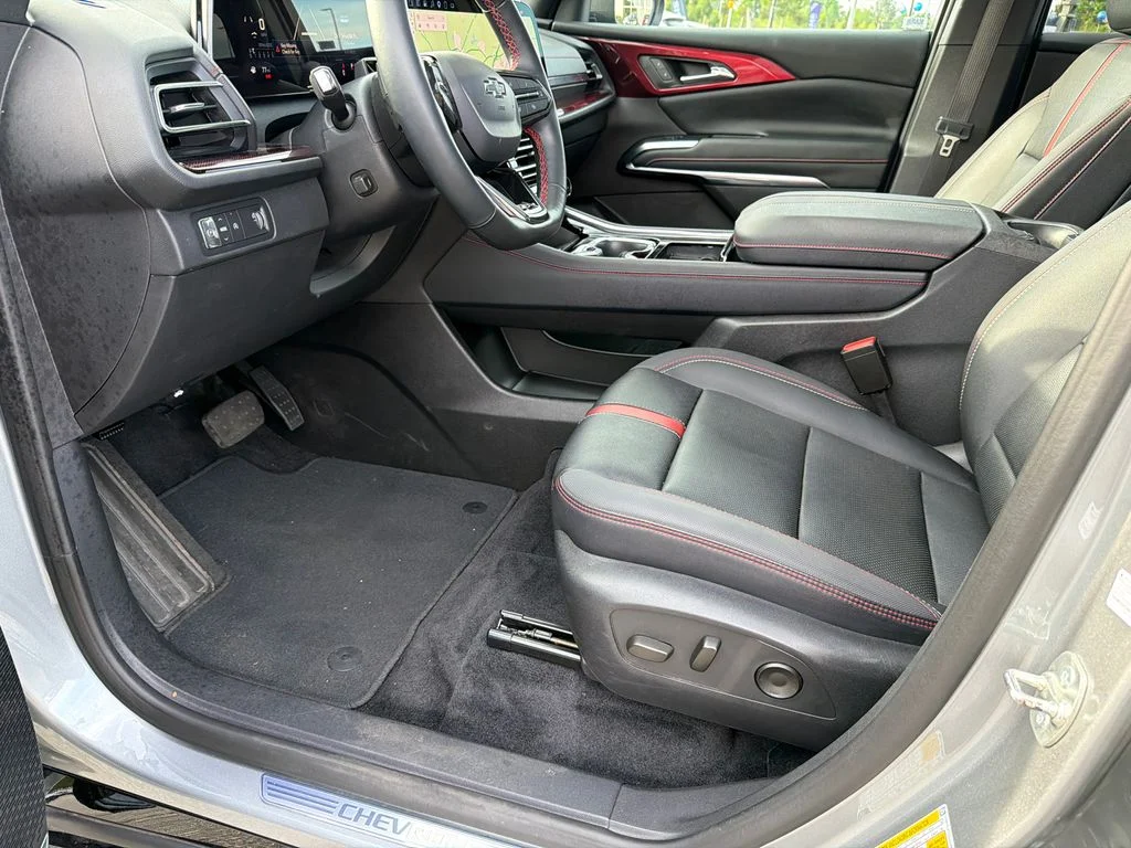 Used 2025 Gray Chevrolet RS image 9
