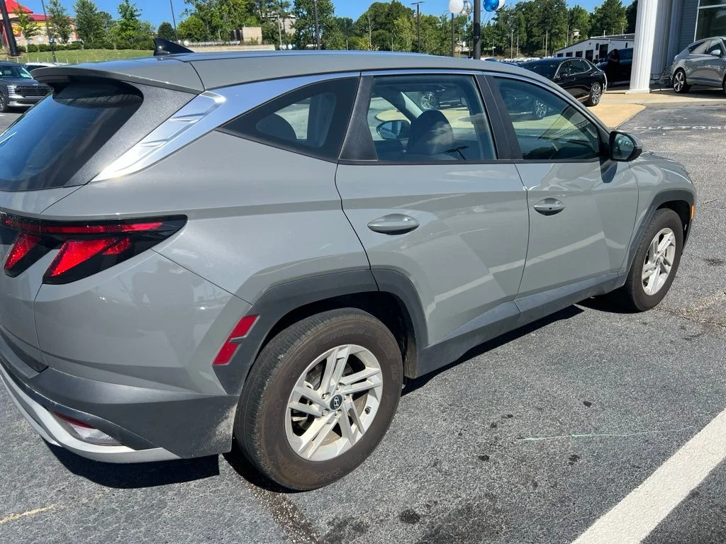 Used 2025 Gray Hyundai SE image 5