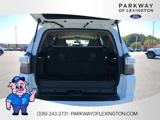 Used 2016 White Toyota SR5 image 29