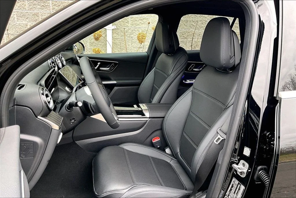 New 2026 Black Mercedes-Benz GLC 300 image 9