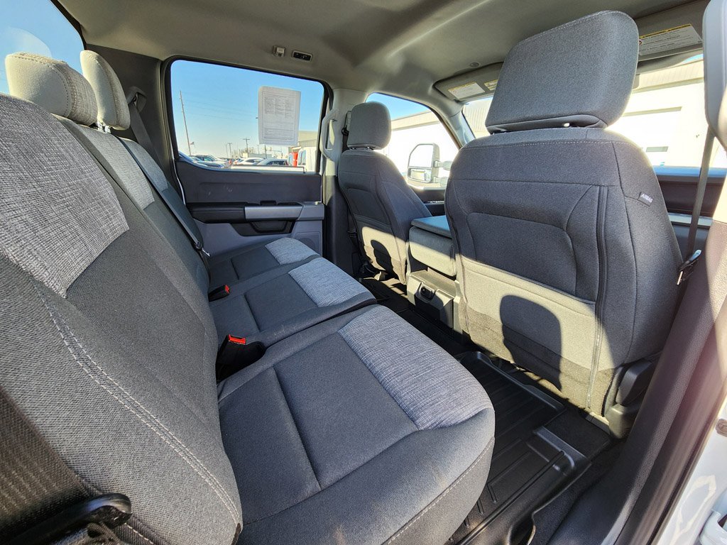 Used 2024 Oxford White Ford XLT image 18